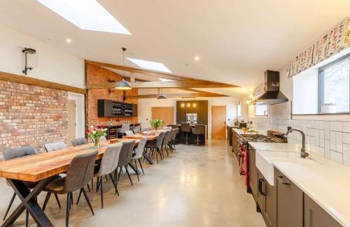 Berriew Casa | 14 Bed in Berriew 90568
