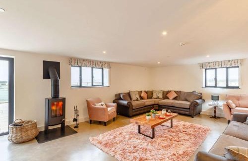Berriew Casa | 14 Bed in Berriew 90568
