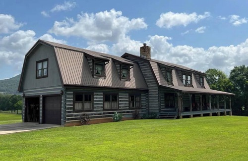 South Pittsburg Casa | 14 Bed Log Cabin on Sweetens Cove!