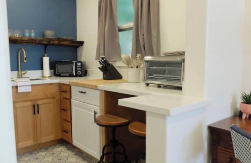 Mariposa Apartamento | #14 Darling Vintage Apt - Historic Downtown Strip