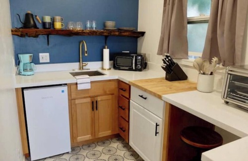 Mariposa Apartamento | #14 Darling Vintage Apt - Historic Downtown Strip
