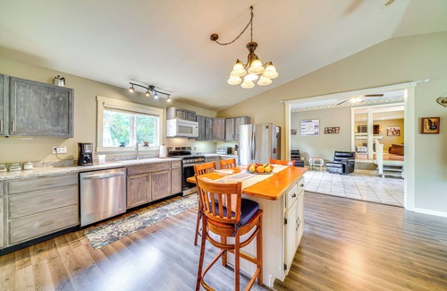 Highview Casa | 14 Mi to Dtwn Louisville: Holiday Vacation Home!