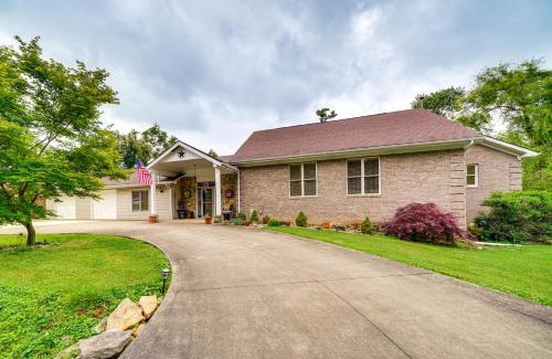 Highview Casa | 14 Mi to Dtwn Louisville Holiday Vacation Home!