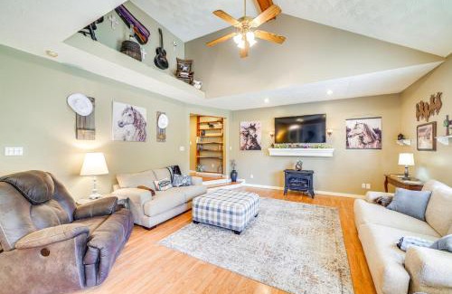 Highview Casa | 14 Mi to Dtwn Louisville Holiday Vacation Home!
