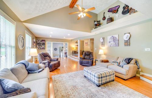 Highview Casa | 14 Mi to Dtwn Louisville Holiday Vacation Home!