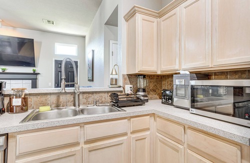 Edmond Casa | 14 Mi to Dtwn OKC: Edmond Gem w/ Fenced Yard!