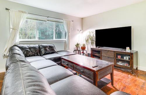 Renton Casa | 14 Mi to Dtwn Seattle Sleek Home with Large Yard