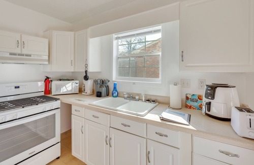 Prattville Apartamento | 14 Mi to Montgomery: Quaint Couple's Apartment