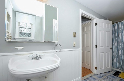 Harwich Port Condominio | 14 Night Minimum Beachfront Condo AC WIFI, special 4th of July pricing