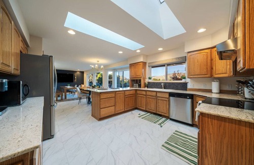 Sunnyslope Casa | 14-Person Adventure Oasis w/ Hotub