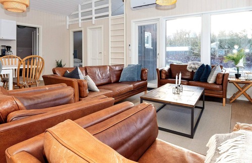 Trend Casa | Elegante casa de vacaciones en Logstor con piscina