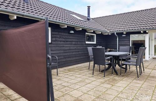 Sundstrup Casa | 14 person holiday home in Højslev