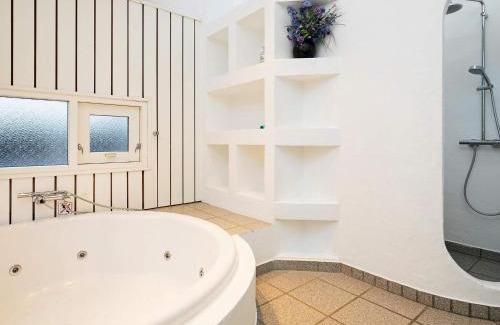 Grønhøj Casa | 14 person holiday home in Løkken-By Traum