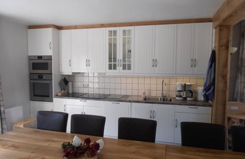 Hoppecke Casa | 14 Personas Ferienhaus con bar, sauna y Poolbiljart.