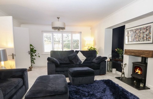 Rushmoor District Cabaña | 14 QUEEN VICTORIA COURT, family friendly in Farnborough