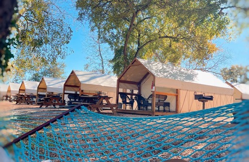 Prairie Lea Cabina | #14 Son's Blue River Camp Glamping Cabin w/ 1 Queen, 1 Twin