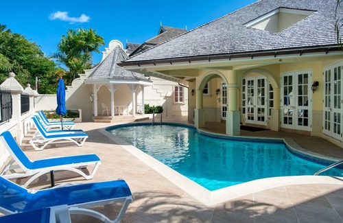 Sandy Lane Casa | Las Cataratas. Hermosa casa al lado de Sandy Lane con seguridad las 24 horas, piscina y gimnasio.