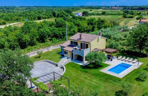 Vosteni Casa | 140 m² Casa ∙ 4 habitaciones ∙ 8 personas