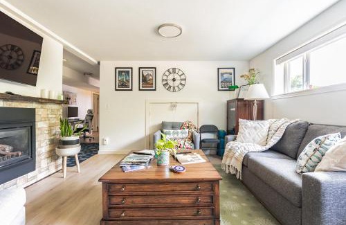 Federal Way Casa | 1400sf Cozy Retreat with Sound View, Garden & Privacy