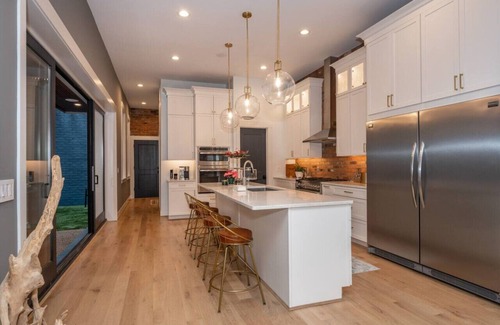 Over-the-Rhine Casa | 1411 Elm St · Besuden House OTR