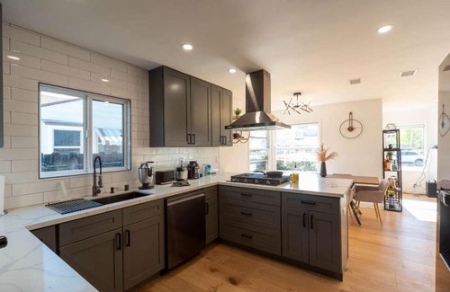 Van Nuys Casa | 14333 Collins St