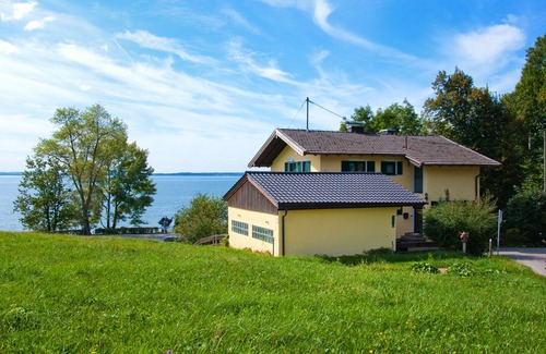 Chieming Casa | 160 m² directamente en el "Mar Bávaro" con espectaculares vistas al lago y la montaña