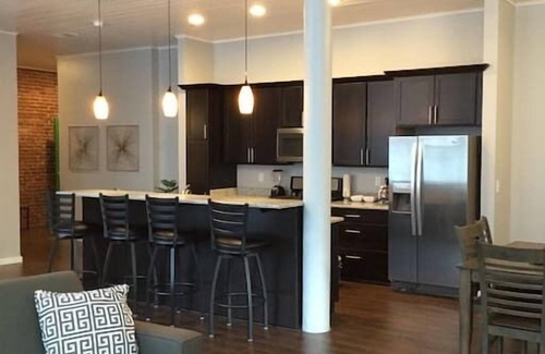 Garment District Hotel | 1480 pies cuadrados 2br / 2ba loft en el centro de kansas city en edificio histórico