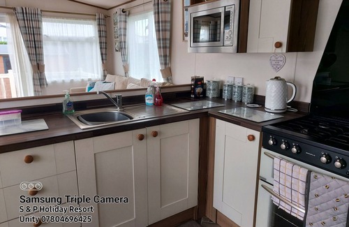 Burnham-on-Sea Casa | 149 Unity Beach 6 berth encl garden no pets