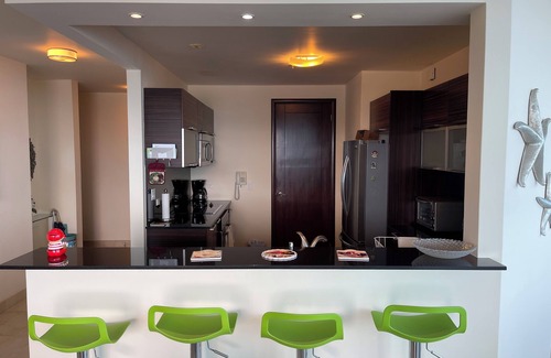 Playa Bonita Village Apartamento | Vida de resort de lujo 14F, vista al mar