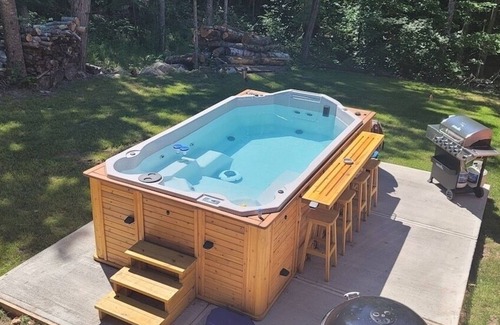 Alton Bay Casa | 14ft HOT TUB SPA,SLEEPS 10, SAUNA, POOL/FOOSBALL/GAMES