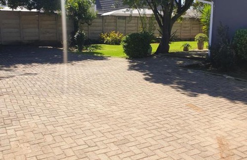 Ekurhuleni Casa | 14th avenue lodge