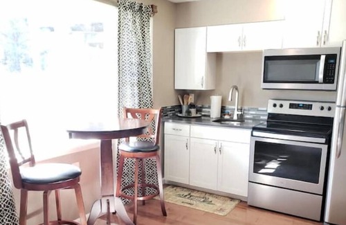 Thorpe Westwood Apartamento | 14th Avenue Suites #2