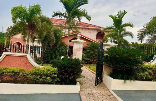 Silver Sands Casa | 15,000 Sq. Ft 7-bedroom house with Pool and Ocean views.