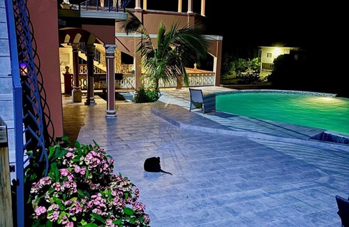 Silver Sands Casa | 15,000 Sq. Ft 7-bedroom house with Pool and Ocean views.
