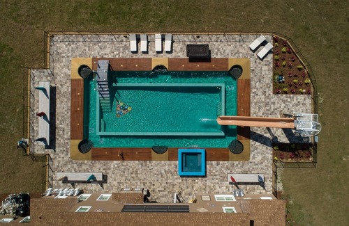Groveland Casa | Duerme hasta 54 en esta mansión Great Escape Parkside Mansion de 10 acres