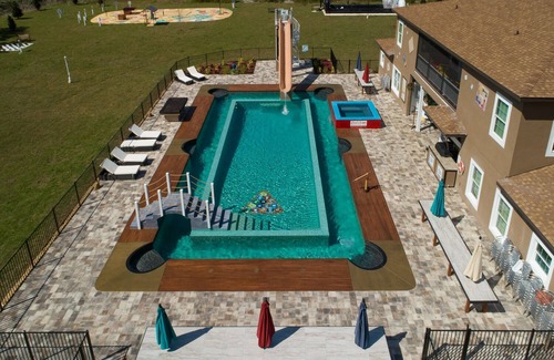 Groveland Casa | Duerme hasta 54 en esta mansión Great Escape Parkside Mansion de 10 acres
