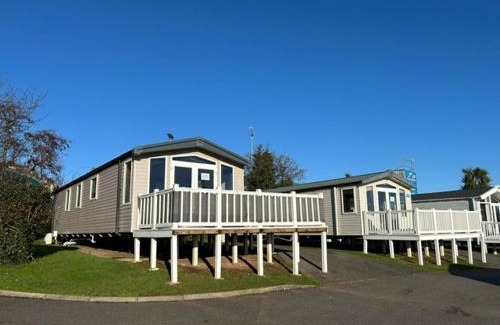 Exmouth Cabina | 15 Ivy Close, 3 Bedroom Caravan, Pet Friendly