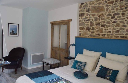 Sains Cama Y Desayuno | 15 kms from Mont Saint Michel Hortensia room for 2 people