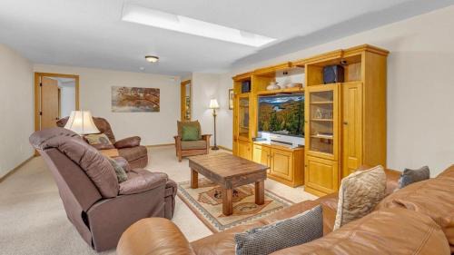 Deer Park Casa | 15 Lassen Ln home