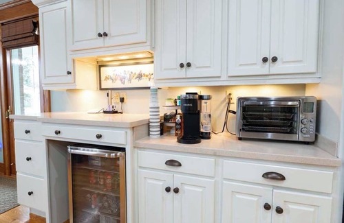 Speed Casa | 15 mi to KY Derby Churchill Downs! Lux Estate 6 BR 4b/2hb HEATED POOL, sleeps 14