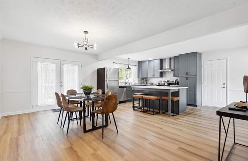 Cliftondale Casa | 15 Min From Airport With 3 King Beds + Game Room!