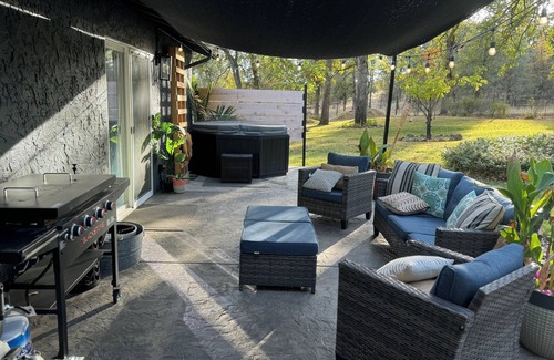Redding Casa | 15 min from beautiful Shasta Lake. With lots of wildlife on gorgeous property.