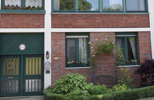 Furth-Sud Apartamento | 15 min from Neuss main station. Apartment for rent in quiet residential street.