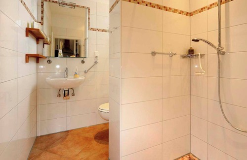 Furth-Sud Apartamento | 15 min from Neuss main station. Apartment for rent in quiet residential street.