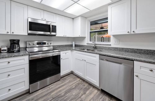 Regency Park Casa | 15 min from the beach
