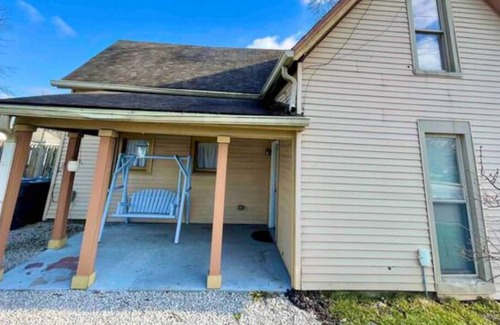 Greenwood Casa | 15 Min/Lucas Oil, Sleeps 10! Host w/1,000 Reviews!