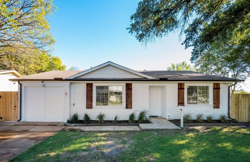 Irving Apartamento | 15 min to AT&T Stadium. Lakeside studio with private yard.
