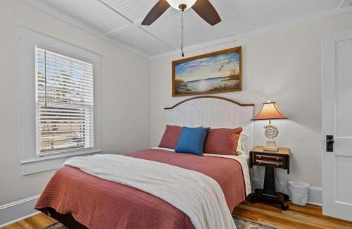 Newport Casa | 15 min to Beach, 3 Acre Country Living, Firepit