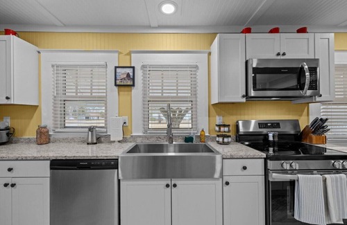 Newport Casa | 15 min to Beach | 3 Acre Country Living | Firepit