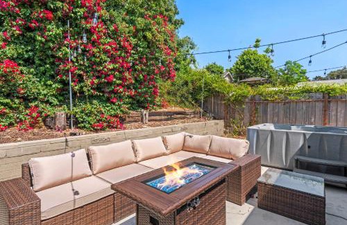 Serra Mesa Casa | 15 Min to Beach and Zoo - Hot Tub - Cozy Fire Villa Pit